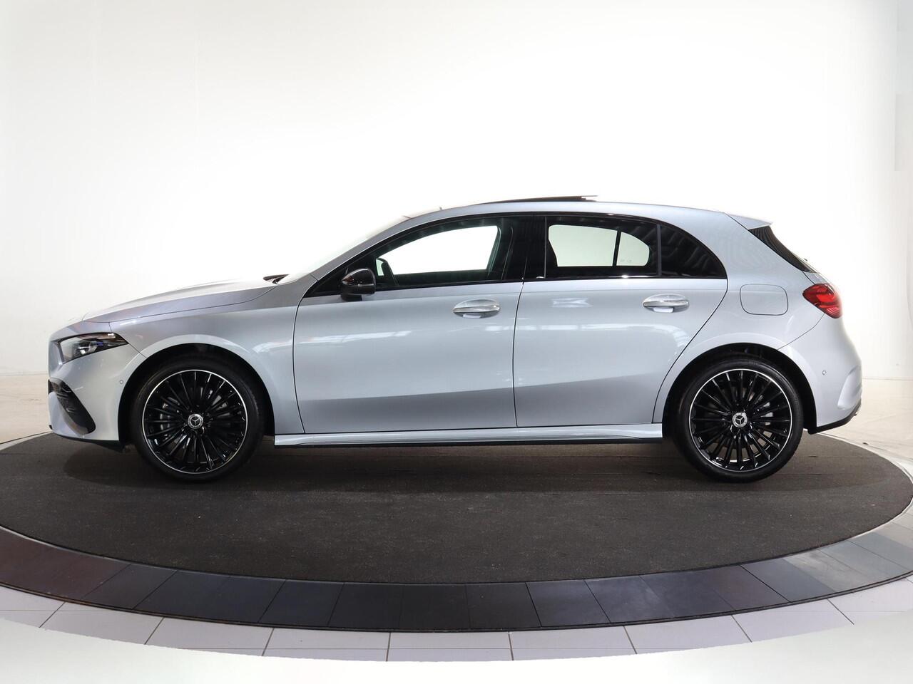Mercedes-Benz A-KLASSE 250e Business Solution AMG | Panoramaschuifdak | Stoelverwarming | Achteruitrijcamera | MULTIBEAM LED | Nightpakket |