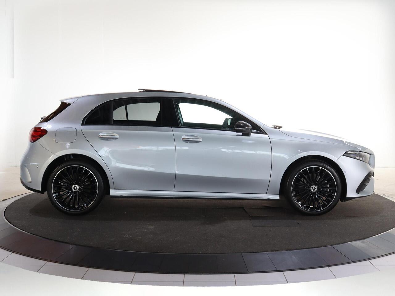 Mercedes-Benz A-KLASSE 250e Business Solution AMG | Panoramaschuifdak | Stoelverwarming | Achteruitrijcamera | MULTIBEAM LED | Nightpakket |