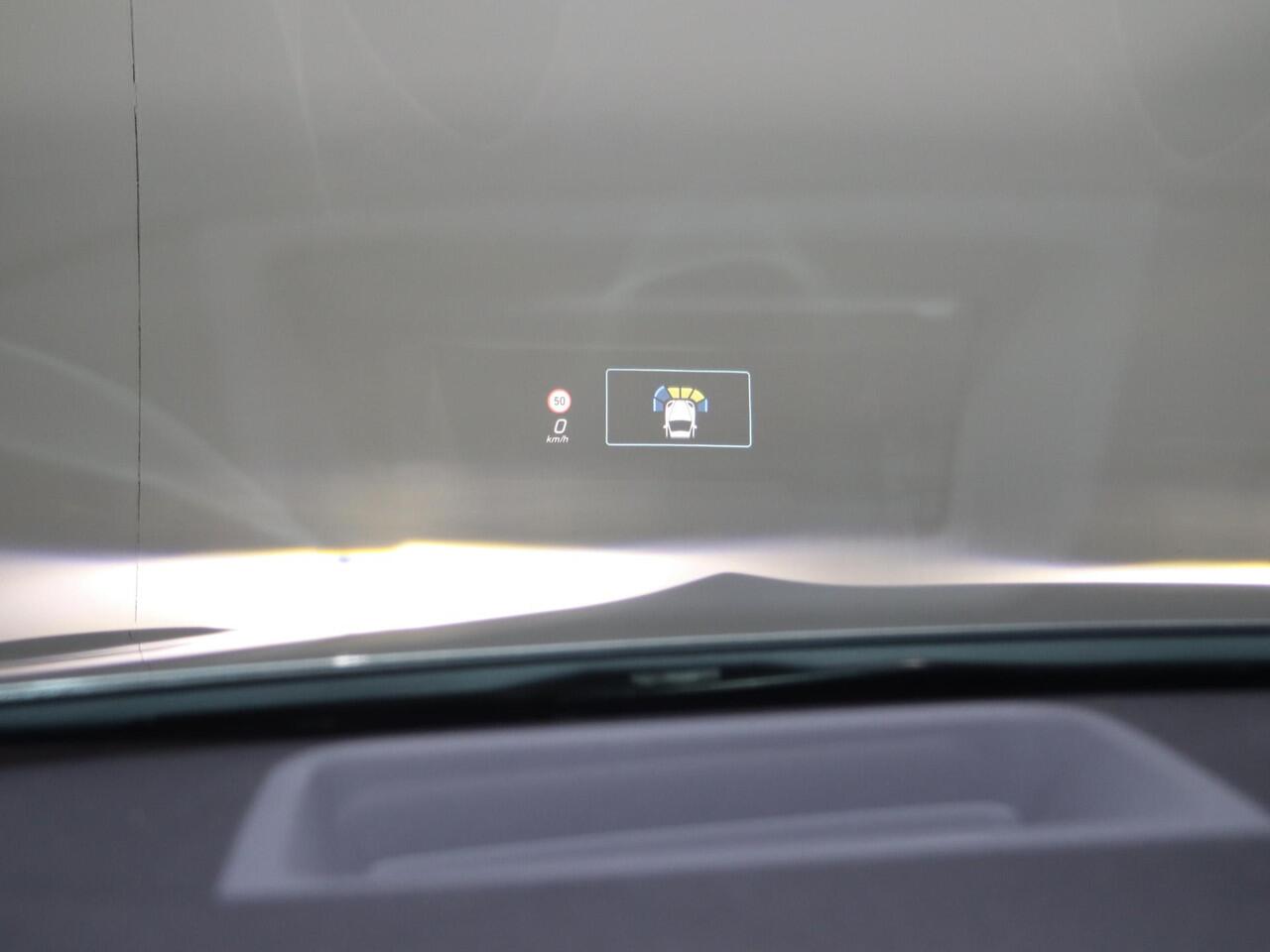 Mercedes-Benz A-KLASSE 180 Business Solution AMG | Panoramaschuifdak | Premium Plus pakket | Stoelverwarming | Achteruitrijcamera | MULTIBEAM LED |