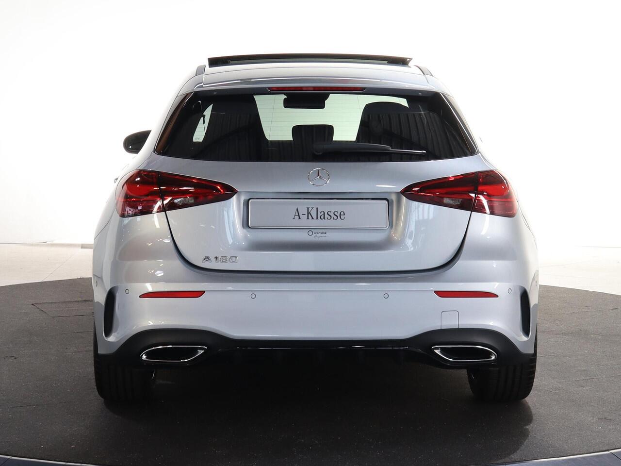 Mercedes-Benz A-KLASSE 180 Business Solution AMG | Panoramaschuifdak | Premium Plus pakket | Stoelverwarming | Achteruitrijcamera | MULTIBEAM LED |