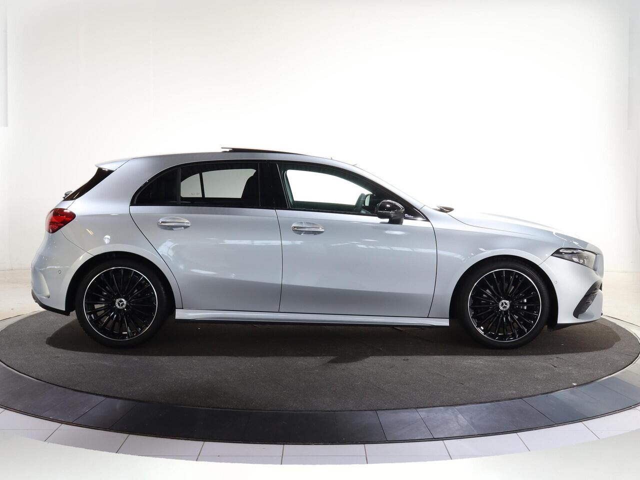 Mercedes-Benz A-KLASSE 180 Business Solution AMG | Panoramaschuifdak | Premium Plus pakket | Stoelverwarming | Achteruitrijcamera | MULTIBEAM LED |