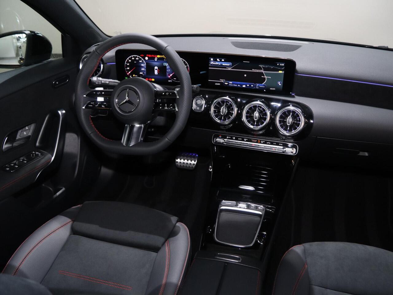 Mercedes-Benz A-KLASSE 180 Business Solution AMG | Panoramaschuifdak | Stoelverwarming | Achteruitrijcamera | MULTIBEAM LED | Night |