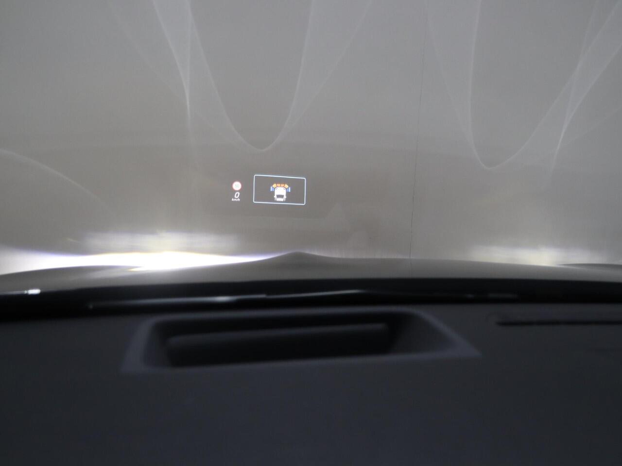 Mercedes-Benz A-KLASSE 180 Business Solution AMG | Panoramaschuifdak | Premium plus | Head-Up | Stoelverwarming | Achteruitrijcamera | MULTIBEAM LED |