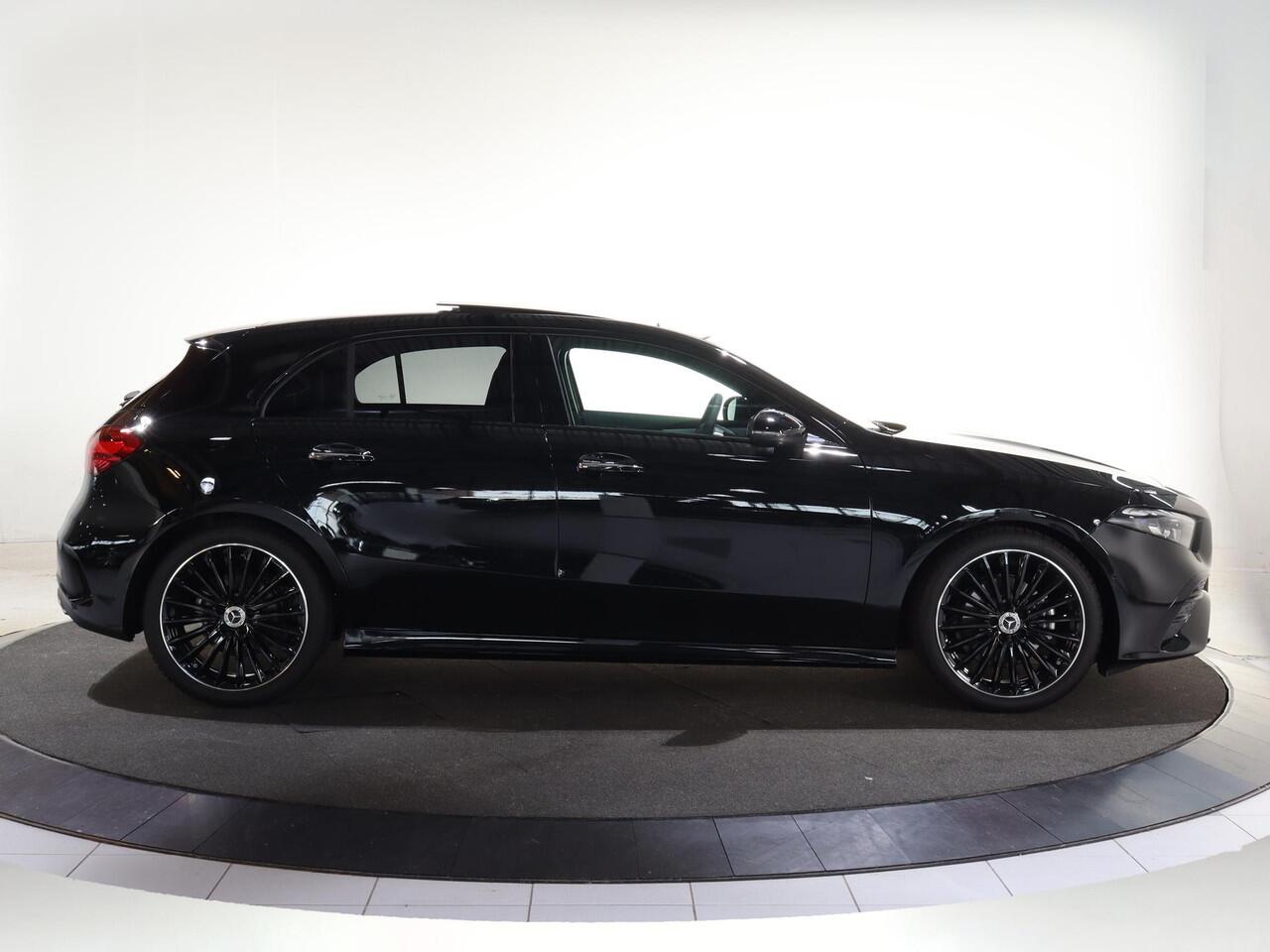 Mercedes-Benz A-KLASSE 180 Business Solution AMG | Panoramaschuifdak | Premium plus | Head-Up | Stoelverwarming | Achteruitrijcamera | MULTIBEAM LED |