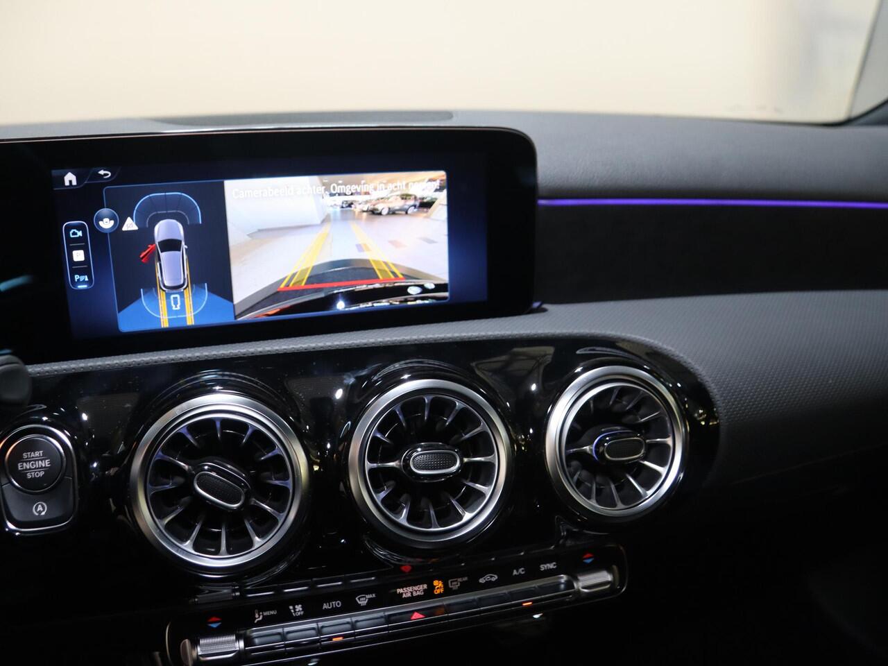 Mercedes-Benz A-KLASSE 180 Business Solution AMG | Panoramaschuifdak | Stoelverwarming | Achteruitrijcamera | MULTIBEAM LED |