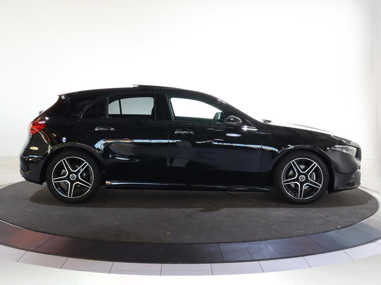 Mercedes-Benz A-KLASSE 180 Business Solution AMG | Panoramaschuifdak | Stoelverwarming | Achteruitrijcamera | MULTIBEAM LED |