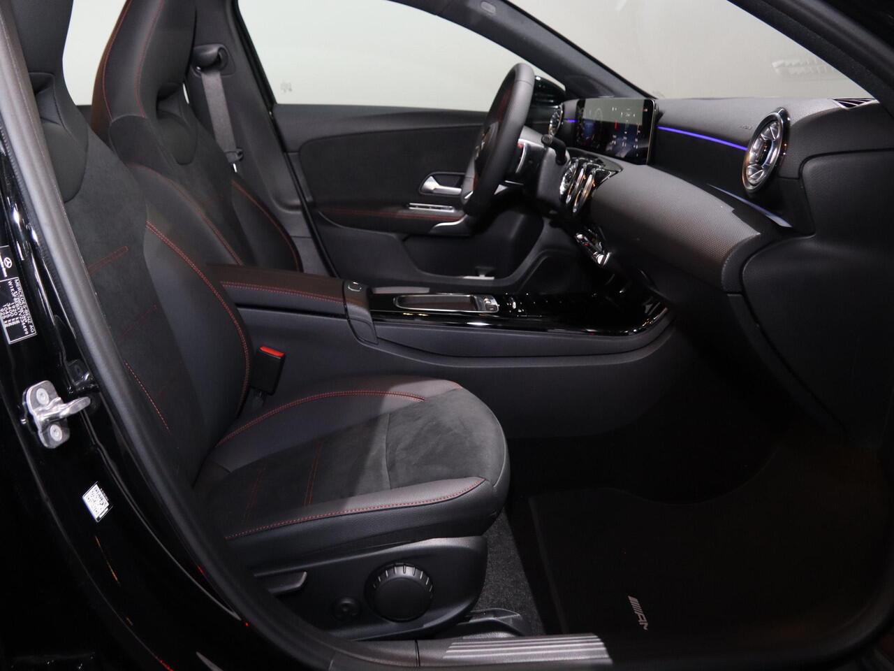 Mercedes-Benz A-KLASSE 180 Business Solution AMG | Panoramaschuifdak | Stoelverwarming | Achteruitrijcamera | MULTIBEAM LED |