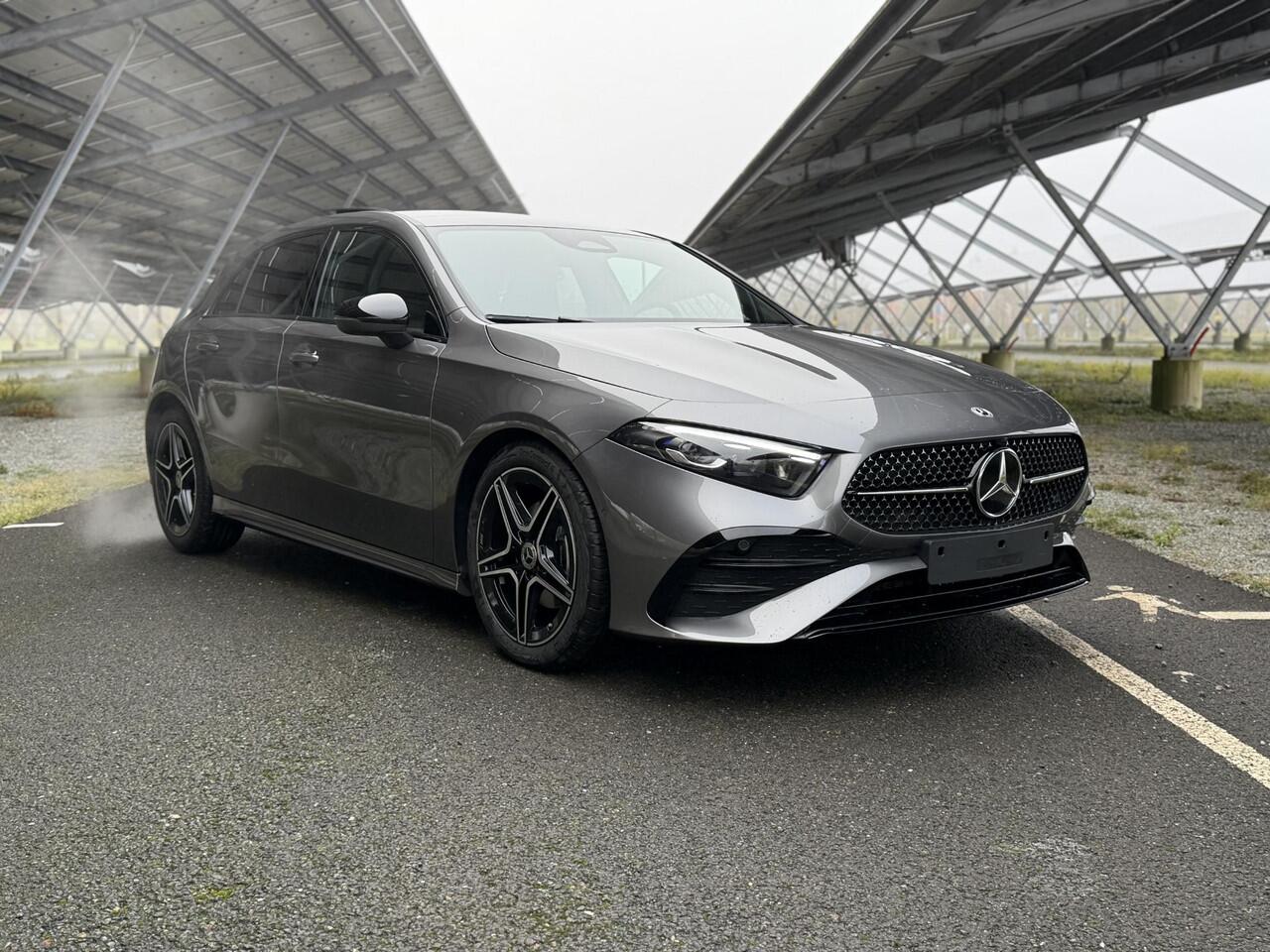 Mercedes-Benz A-KLASSE 180 Business Solution AMG | Night | Panoramaschuifdak | Sfeerverlichting | Achteruitrijcamera | MULTIBEAM LED | Stoelverwarming |