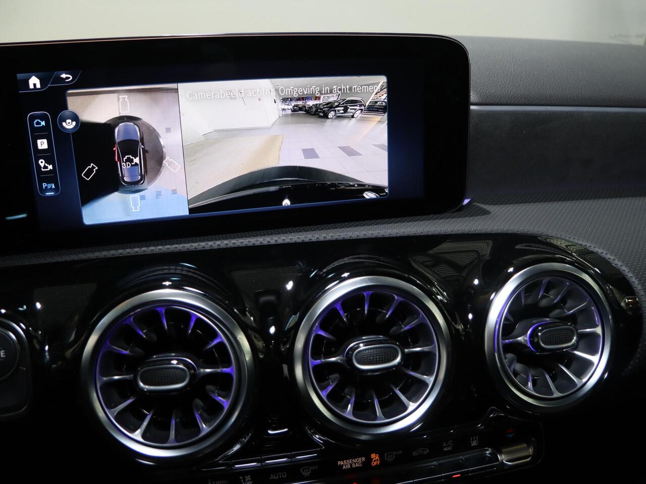 Mercedes-Benz A-KLASSE 250e Business Solution AMG | Panoramaschuifdak | Premium Plus | 19"AMG-velgen | Head-up display | Dodehoekassistent |