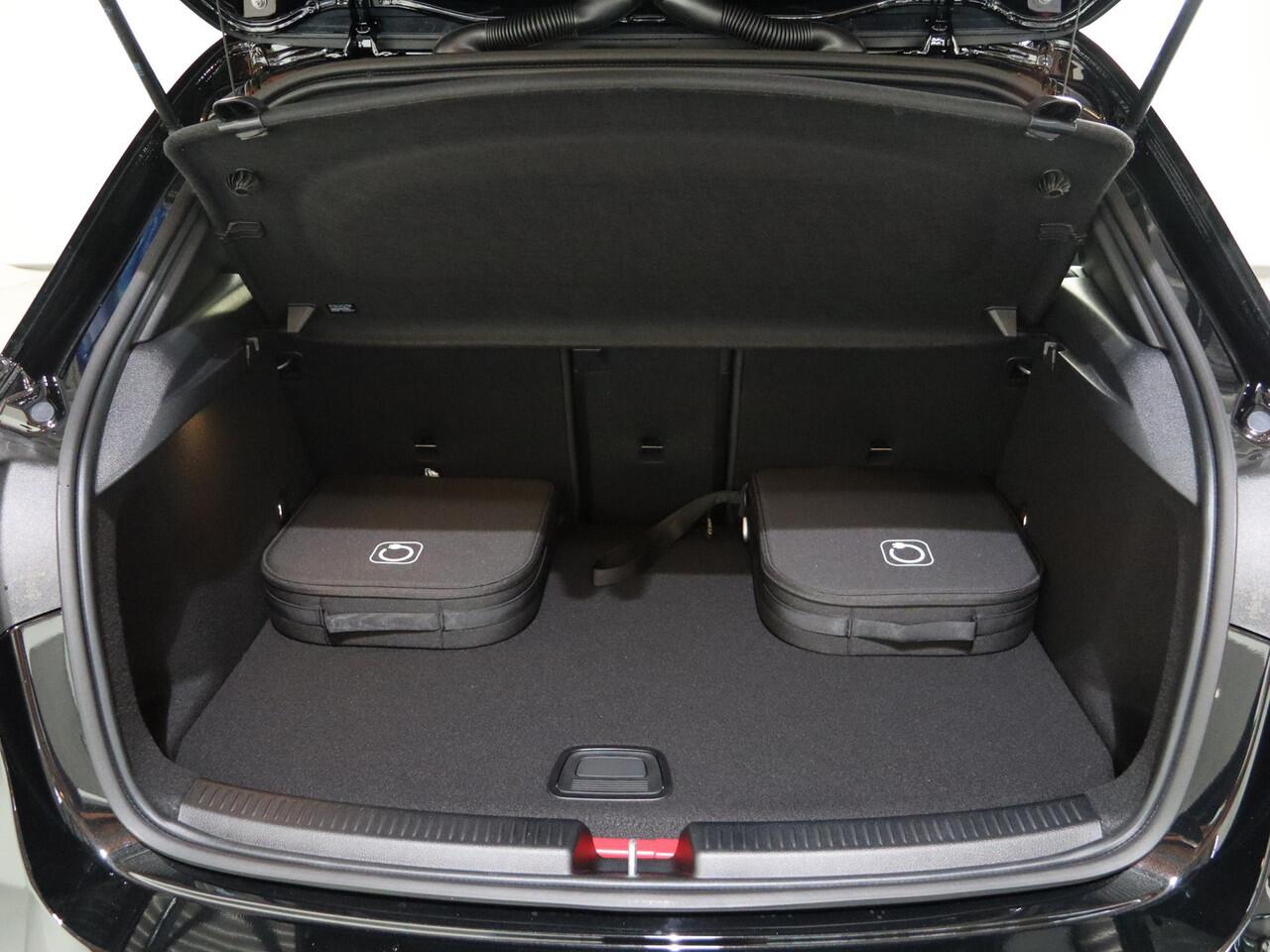 Mercedes-Benz A-KLASSE 250e Business Solution AMG | Panoramaschuifdak | Premium Plus | Head-up display | Dodehoekassistent |