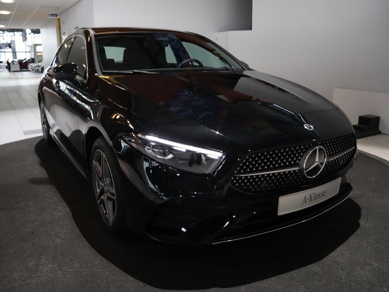 Mercedes-Benz A-KLASSE 250e Business Solution AMG | Panoramaschuifdak | Head-up display | Premium Plus | Stoelverwarming | 360° camera |