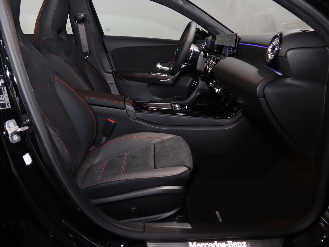 Mercedes-Benz A-KLASSE 250e Business Solution AMG | Panoramaschuifdak | Head-up display | Premium Plus | Stoelverwarming | 360° camera |