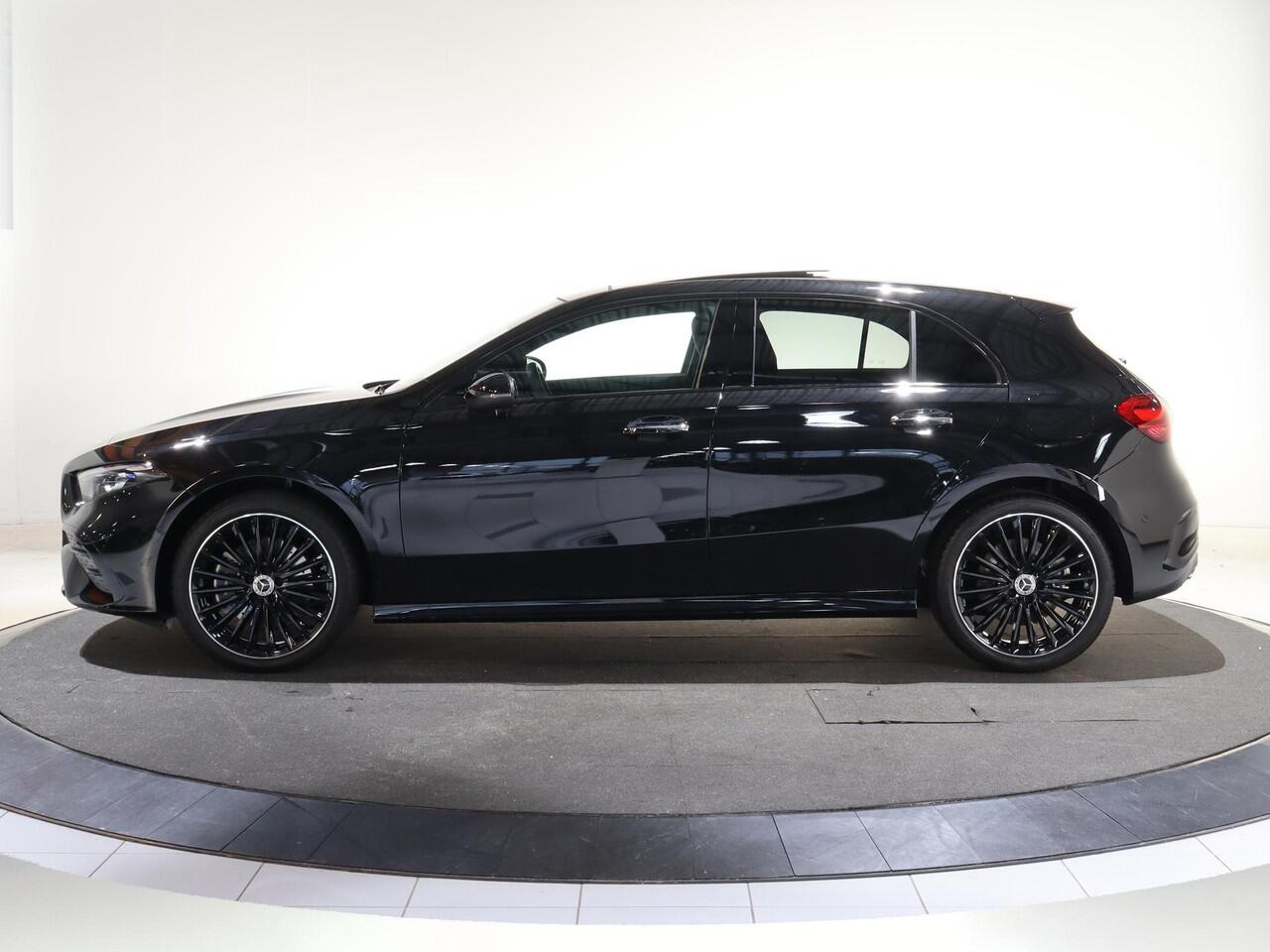 Mercedes-Benz A-KLASSE 250e Business Solution AMG | Panoramaschuifdak | Stoelverwarming | Achteruitrijcamera | MULTIBEAM LED | 19"inch AMG velgen |