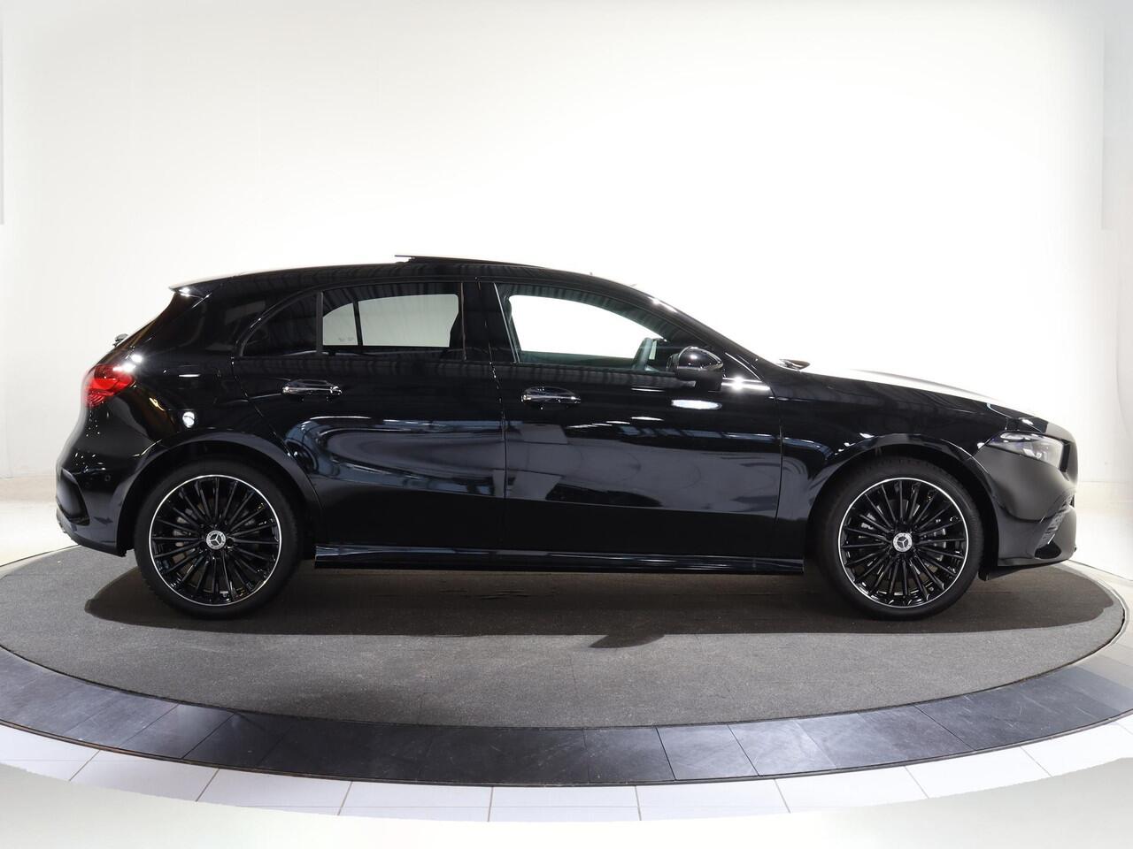 Mercedes-Benz A-KLASSE 250e Business Solution AMG | Panoramaschuifdak | Stoelverwarming | Achteruitrijcamera | MULTIBEAM LED | 19"inch AMG velgen |