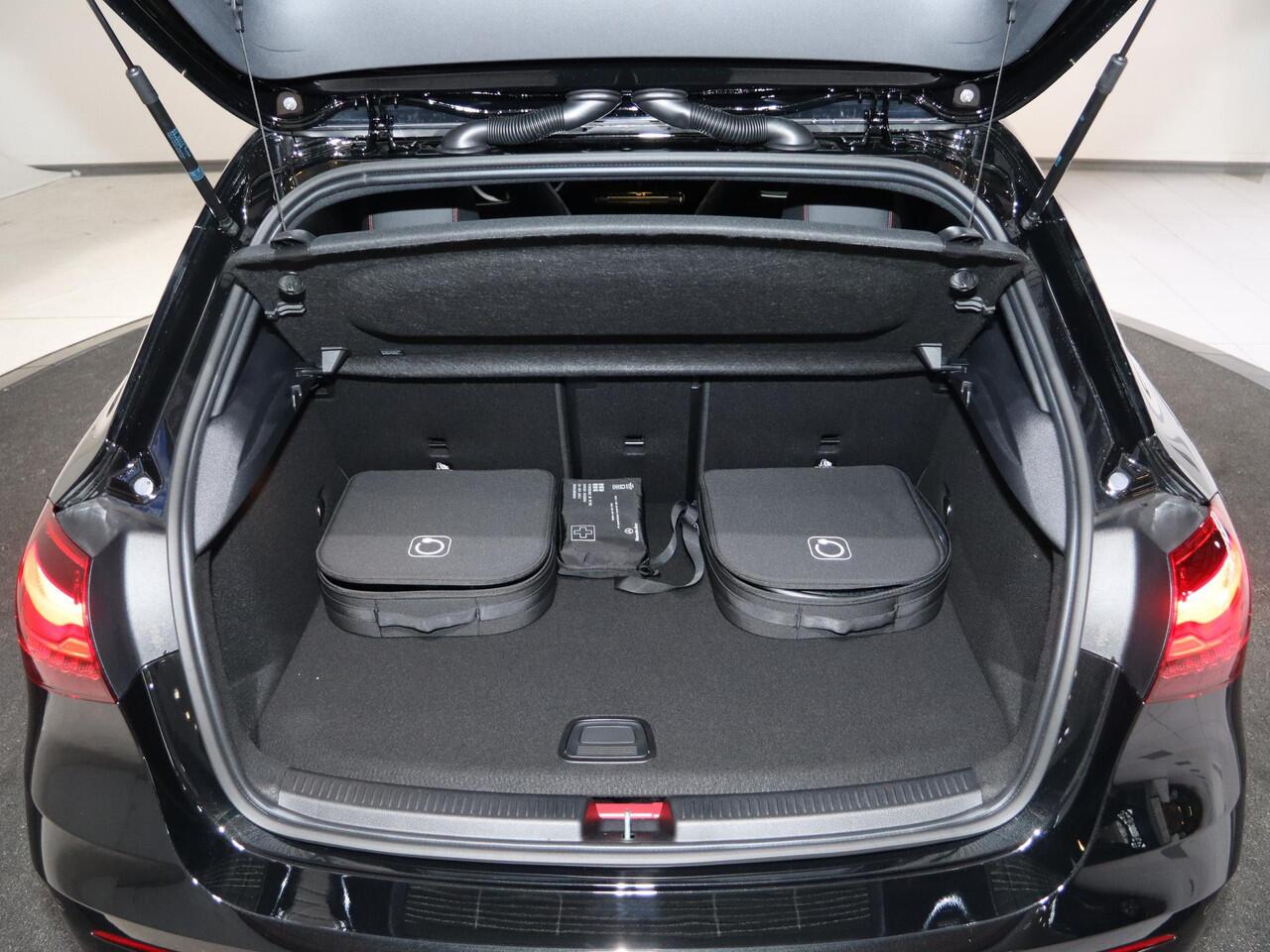 Mercedes-Benz A-KLASSE 250e Business Solution AMG | Panoramaschuifdak | Stoelverwarming | Achteruitrijcamera | MULTIBEAM LED | 19"inch AMG velgen |