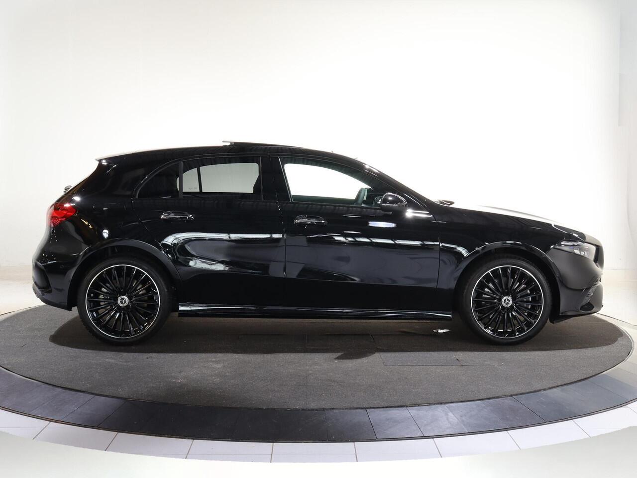 Mercedes-Benz A-KLASSE 250e Business Solution AMG | Panoramaschuifdak | Stoelverwarming | Achteruitrijcamera | MULTIBEAM LED | 19"inch AMG velgen |