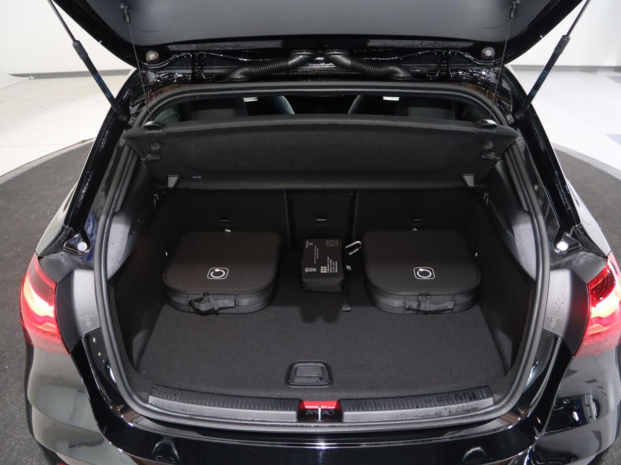 Mercedes-Benz A-KLASSE 250e Business Solution AMG | Panoramaschuifdak | Stoelverwarming | Achteruitrijcamera | MULTIBEAM LED |