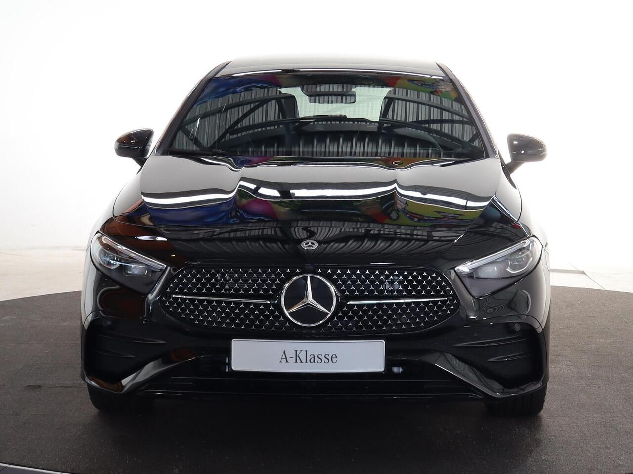 Mercedes-Benz A-KLASSE 250e Business Solution AMG | Panoramaschuifdak | Stoelverwarming | Achteruitrijcamera | MULTIBEAM LED |