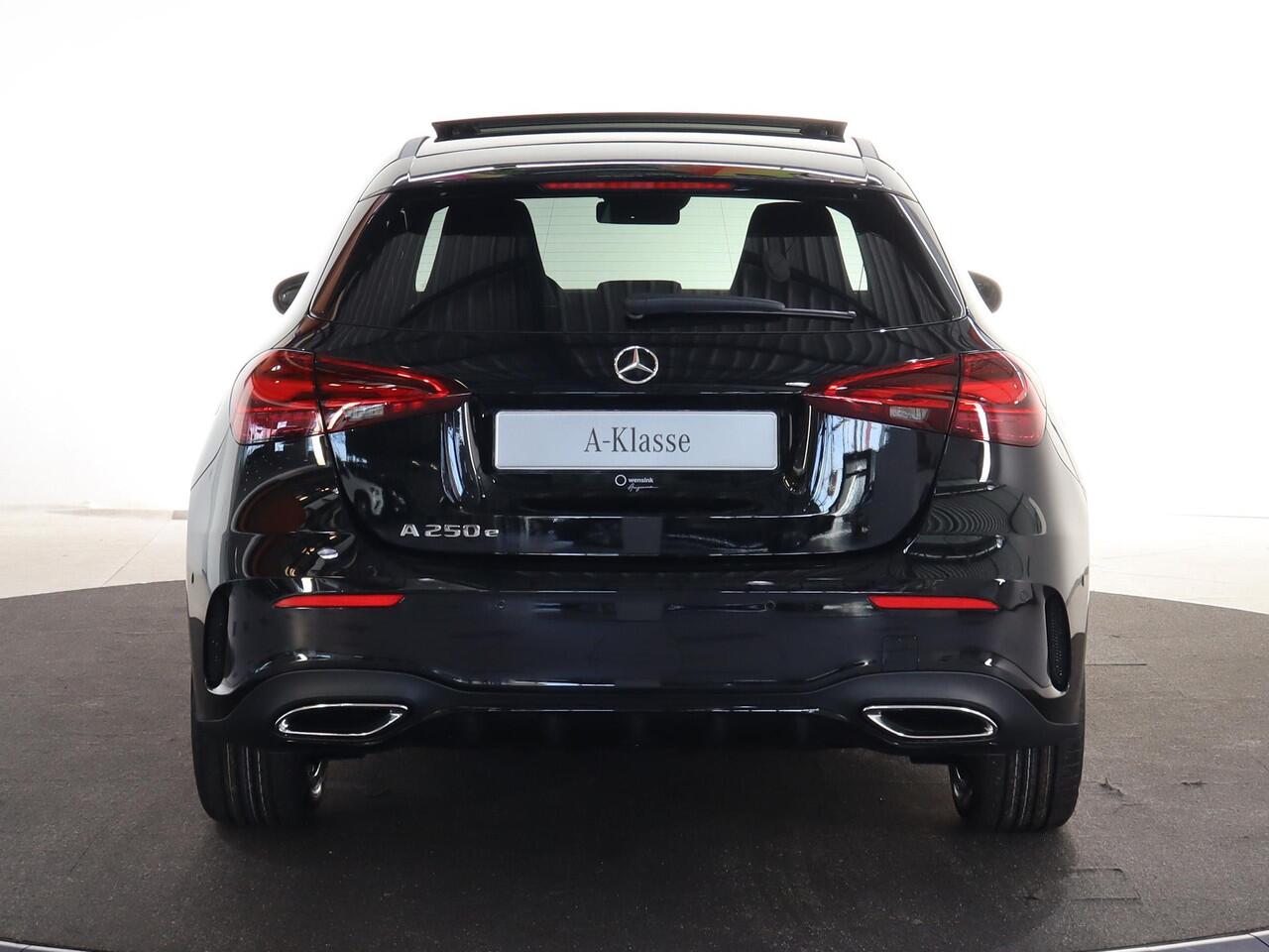 Mercedes-Benz A-KLASSE 250e Business Solution AMG | Panoramaschuifdak | Stoelverwarming | Achteruitrijcamera | MULTIBEAM LED |