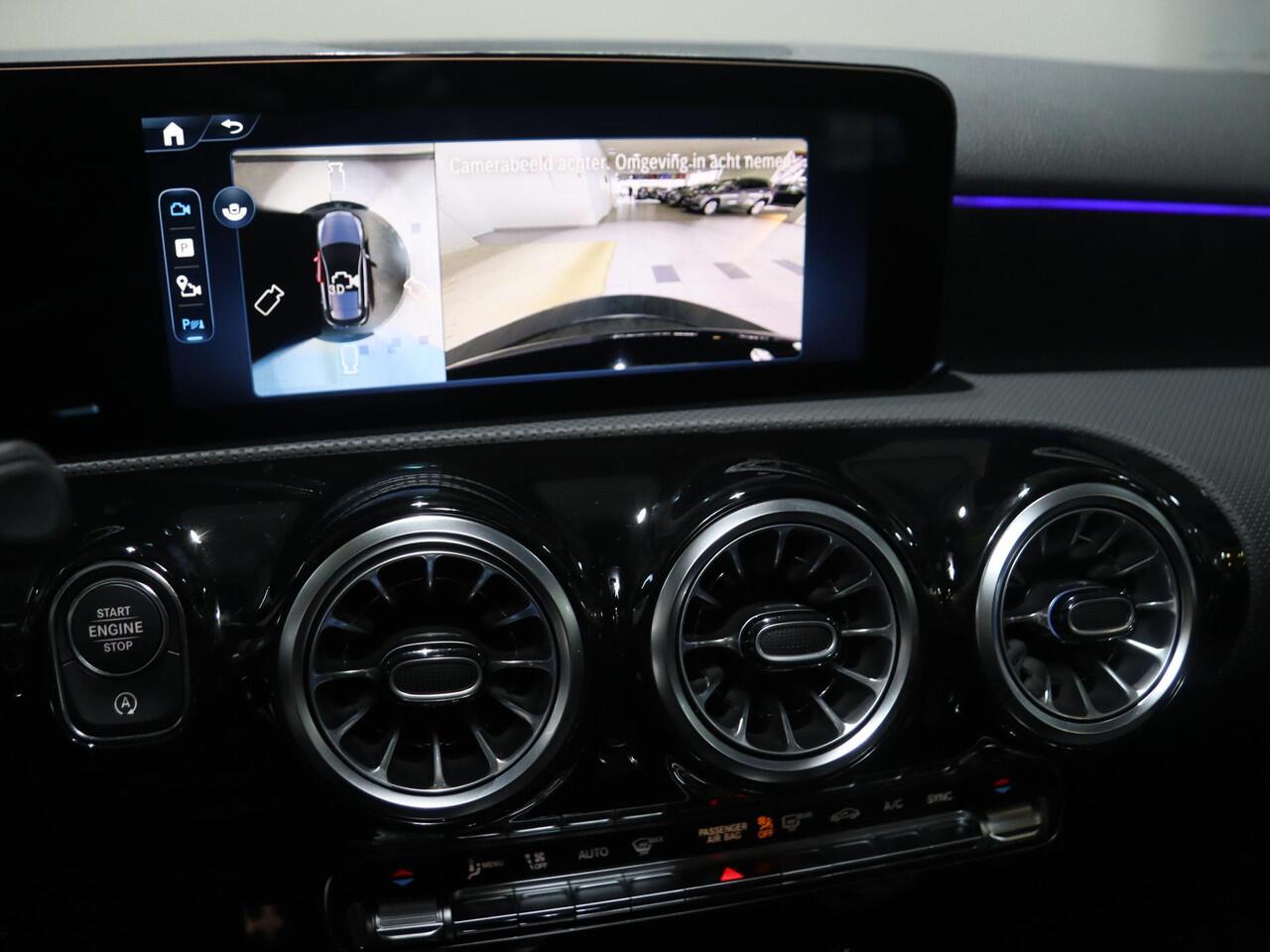 Mercedes-Benz A-KLASSE 180 Business Solution AMG | Panoramaschuifdak | Premium plus | Head-Up | Stoelverwarming | Achteruitrijcamera | MULTIBEAM LED |