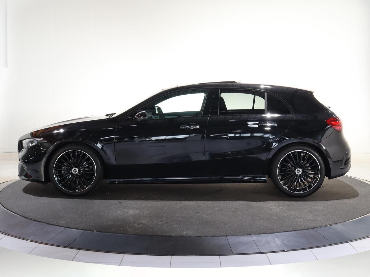 Mercedes-Benz A-KLASSE 180 Business Solution AMG | Panoramaschuifdak | Premium plus | Head-Up | Stoelverwarming | Achteruitrijcamera | MULTIBEAM LED |