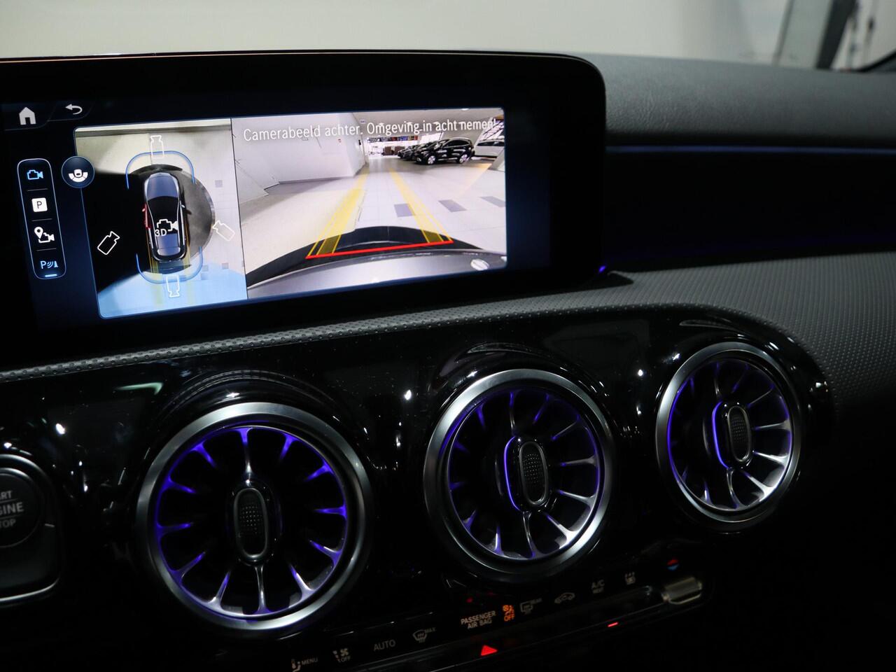 Mercedes-Benz A-KLASSE 250e Business Solution AMG | Panoramaschuifdak | Premium Plus | Head-up display | Dodehoekassistent |