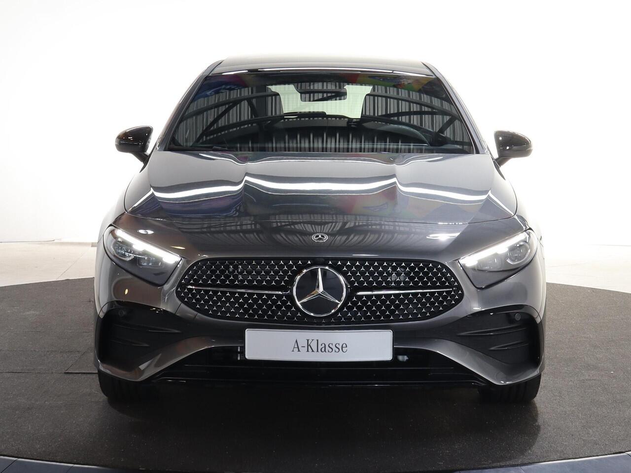 Mercedes-Benz A-KLASSE 250e Business Solution AMG | Panoramaschuifdak | Stoelverwarming | Achteruitrijcamera | MULTIBEAM LED | Nightpakket |