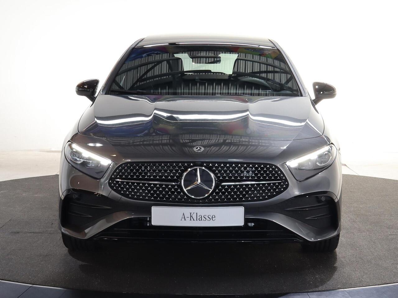 Mercedes-Benz A-KLASSE 250e Business Solution AMG | Panoramaschuifdak | Stoelverwarming | Achteruitrijcamera | MULTIBEAM LED | Nightpakket |