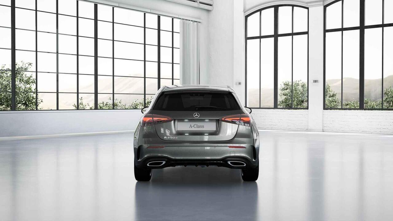 Mercedes-Benz A-KLASSE 250e Business Solution AMG | Panoramaschuifdak | Stoelverwarming | Achteruitrijcamera | MULTIBEAM LED |