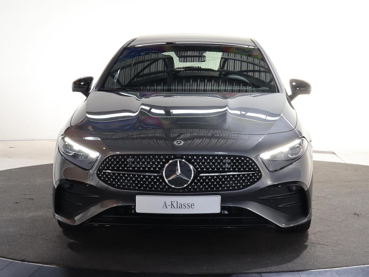 Mercedes-Benz A-KLASSE 180 Business Solution AMG | Panoramaschuifdak | Premium plus | Head-Up | Stoelverwarming | Achteruitrijcamera | MULTIBEAM LED |