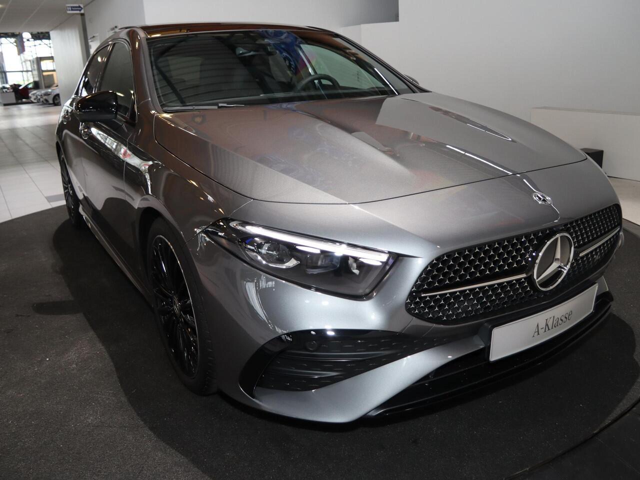 Mercedes-Benz A-KLASSE 180 Business Solution AMG | Panoramaschuifdak | Premium plus | Head-Up | Stoelverwarming | Achteruitrijcamera | MULTIBEAM LED |