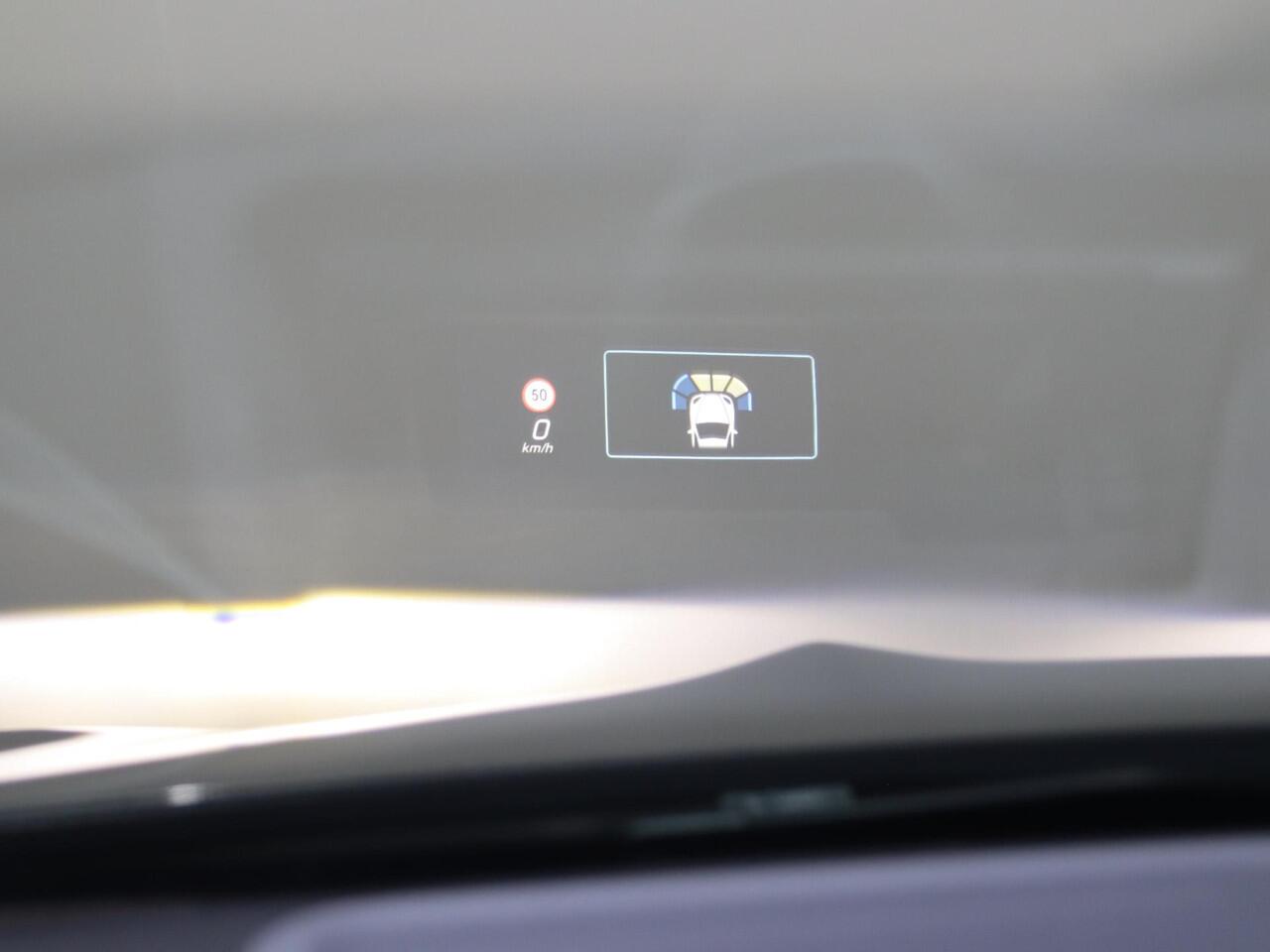 Mercedes-Benz A-KLASSE 250e Business Solution AMG | Panoramaschuifdak | Premium Plus | Head-up display | Dodehoekassistent |
