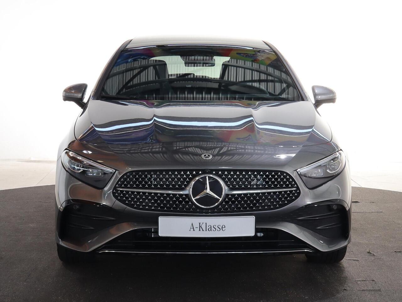 Mercedes-Benz A-KLASSE 250e Business Solution AMG | Panoramaschuifdak | Premium Plus | Head-up display | Dodehoekassistent |