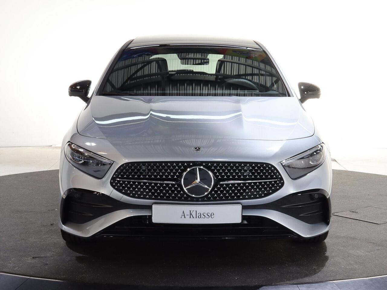 Mercedes-Benz A-KLASSE 180 Business Solution AMG | Panoramaschuifdak | Premium plus | Head-Up | Stoelverwarming | Achteruitrijcamera | MULTIBEAM LED |