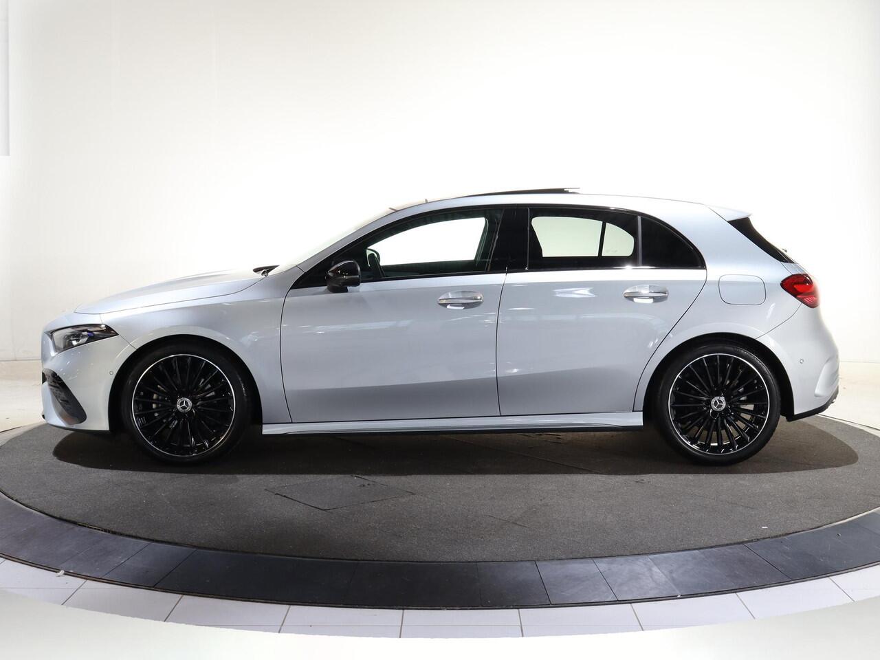 Mercedes-Benz A-KLASSE 180 Business Solution AMG | Panoramaschuifdak | Premium plus | Head-Up | Stoelverwarming | Achteruitrijcamera | MULTIBEAM LED |