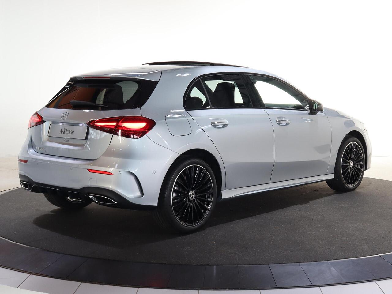 Mercedes-Benz A-KLASSE 250e Business Solution AMG | Panoramaschuifdak | Premium Plus | 19"AMG-velgen | Head-up display | Dodehoekassistent |