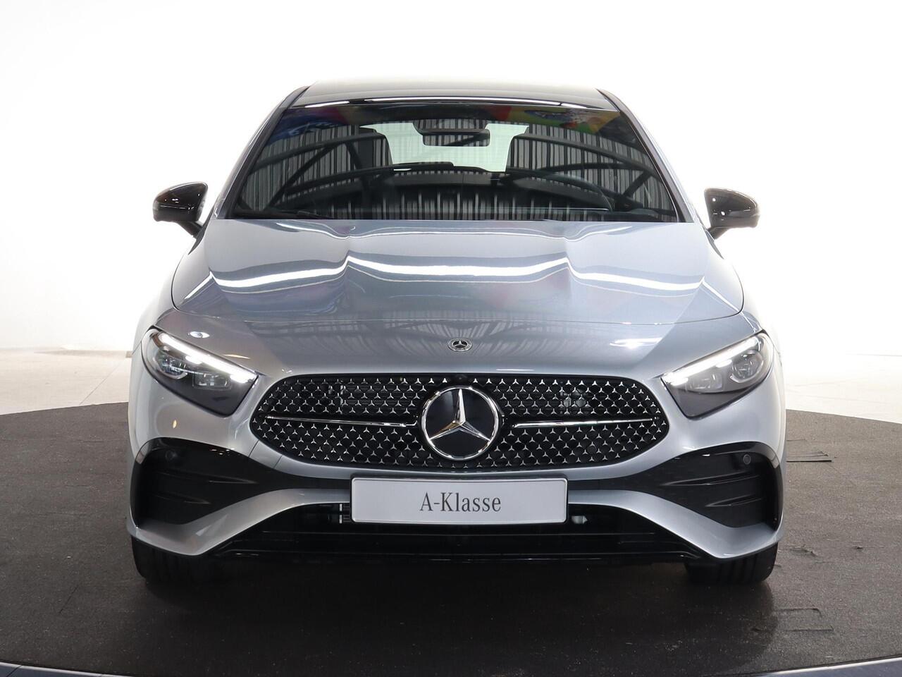Mercedes-Benz A-KLASSE 250e Business Solution AMG | Panoramaschuifdak | Premium Plus | 19"AMG-velgen | Head-up display | Dodehoekassistent |