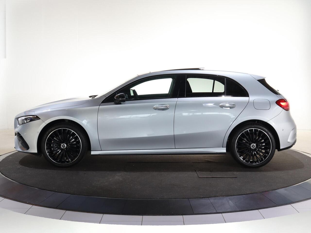 Mercedes-Benz A-KLASSE 250e Business Solution AMG | Panoramaschuifdak | Premium Plus | 19"AMG-velgen | Head-up display | Dodehoekassistent |