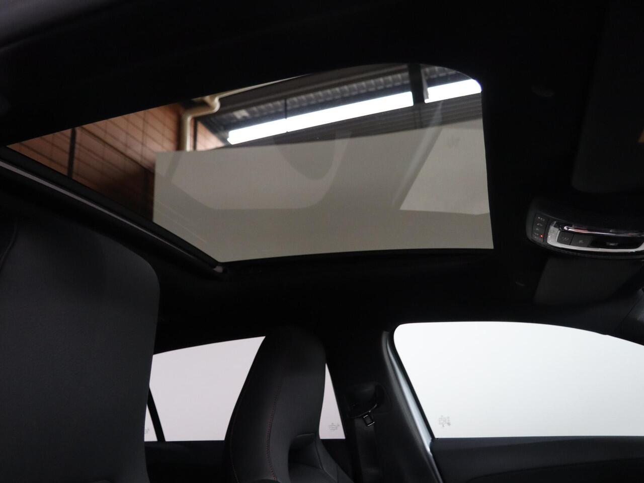 Mercedes-Benz A-KLASSE 250e Business Solution AMG | Panoramaschuifdak | Premium Plus | 19"AMG-velgen | Head-up display | Dodehoekassistent |