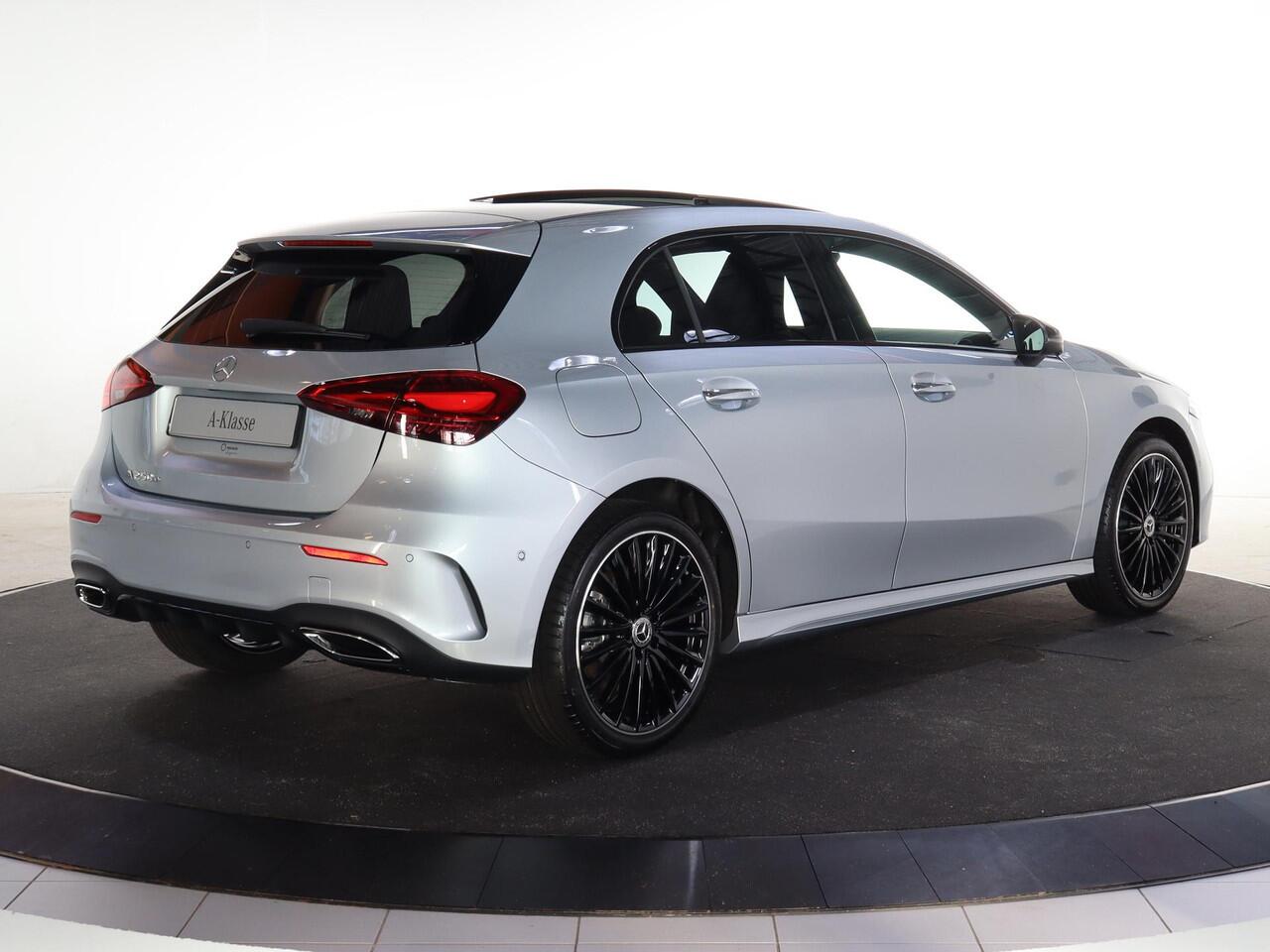Mercedes-Benz A-KLASSE 250e Business Solution AMG | Panoramaschuifdak | Premium Plus | 19"AMG-velgen | Head-up display | Dodehoekassistent |