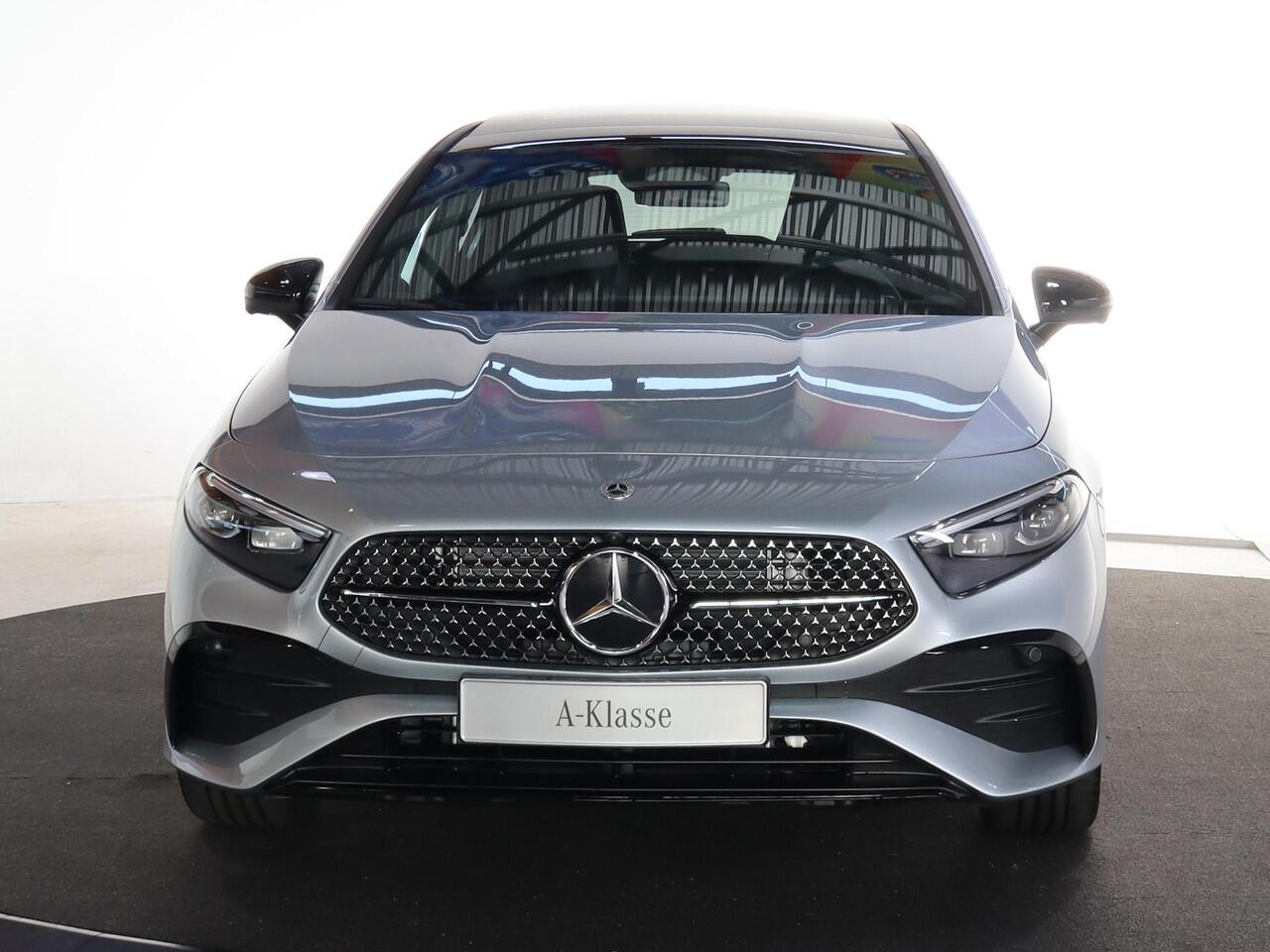 Mercedes-Benz A-KLASSE 250e Business Solution AMG | Panoramaschuifdak | Premium Plus | 19"AMG-velgen | Head-up display | Dodehoekassistent |