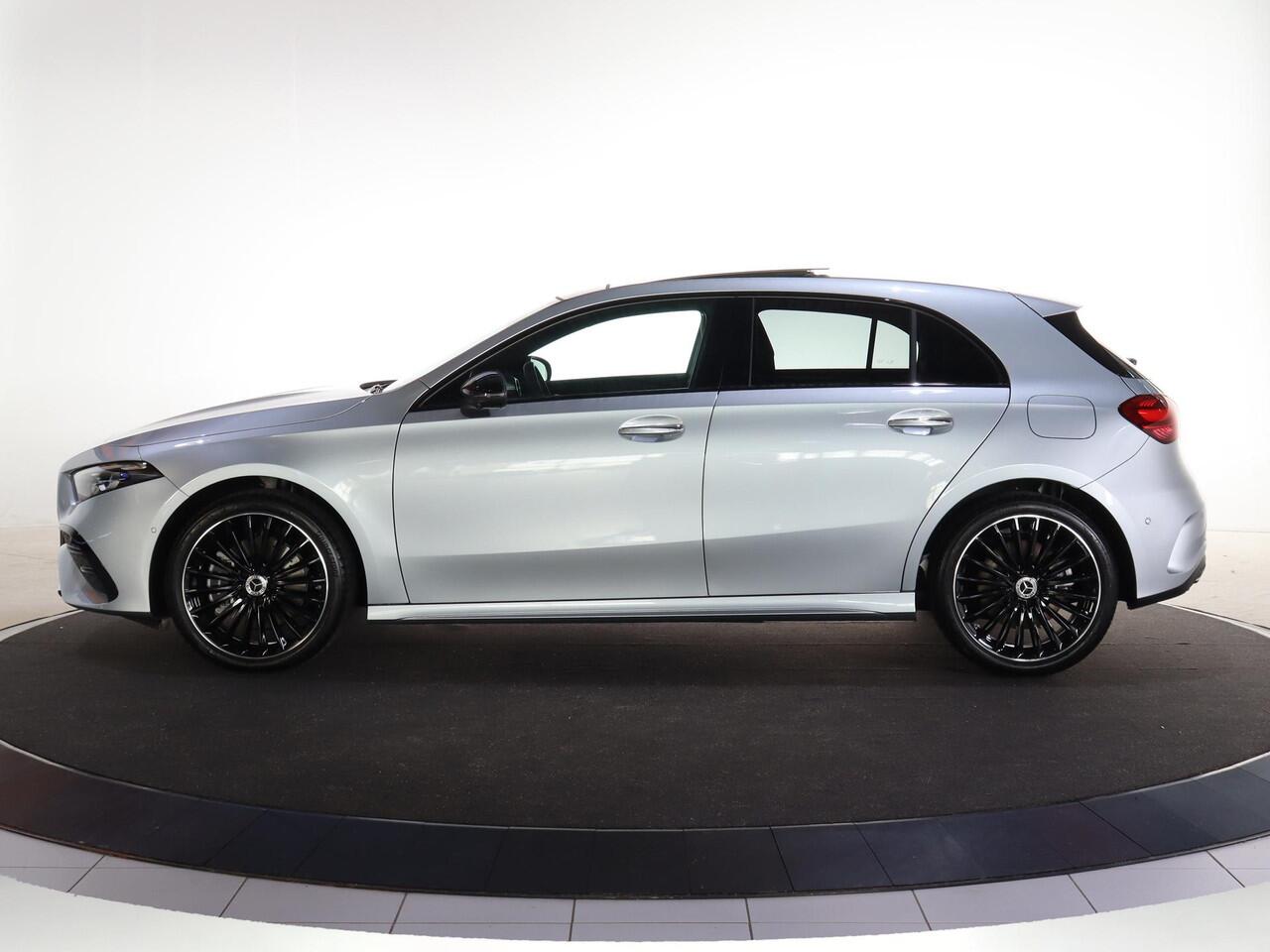 Mercedes-Benz A-KLASSE 250e Business Solution AMG | Panoramaschuifdak | Premium Plus | 19"AMG-velgen | Head-up display | Dodehoekassistent |