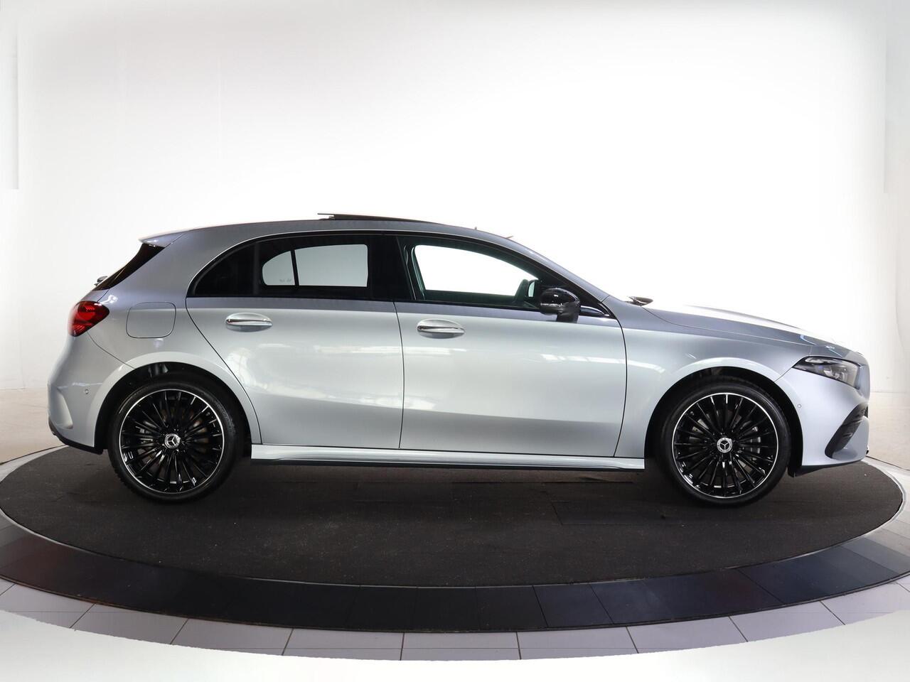 Mercedes-Benz A-KLASSE 250e Business Solution AMG | Panoramaschuifdak | Premium Plus | 19"AMG-velgen | Head-up display | Dodehoekassistent |