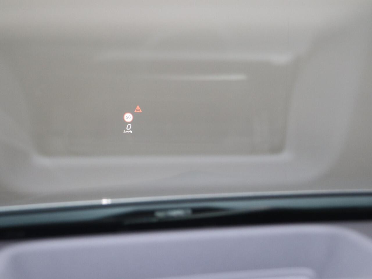 Mercedes-Benz A-KLASSE 250e Business Solution AMG | Panoramaschuifdak | Premium Plus | Head-up display | Dodehoekassistent |