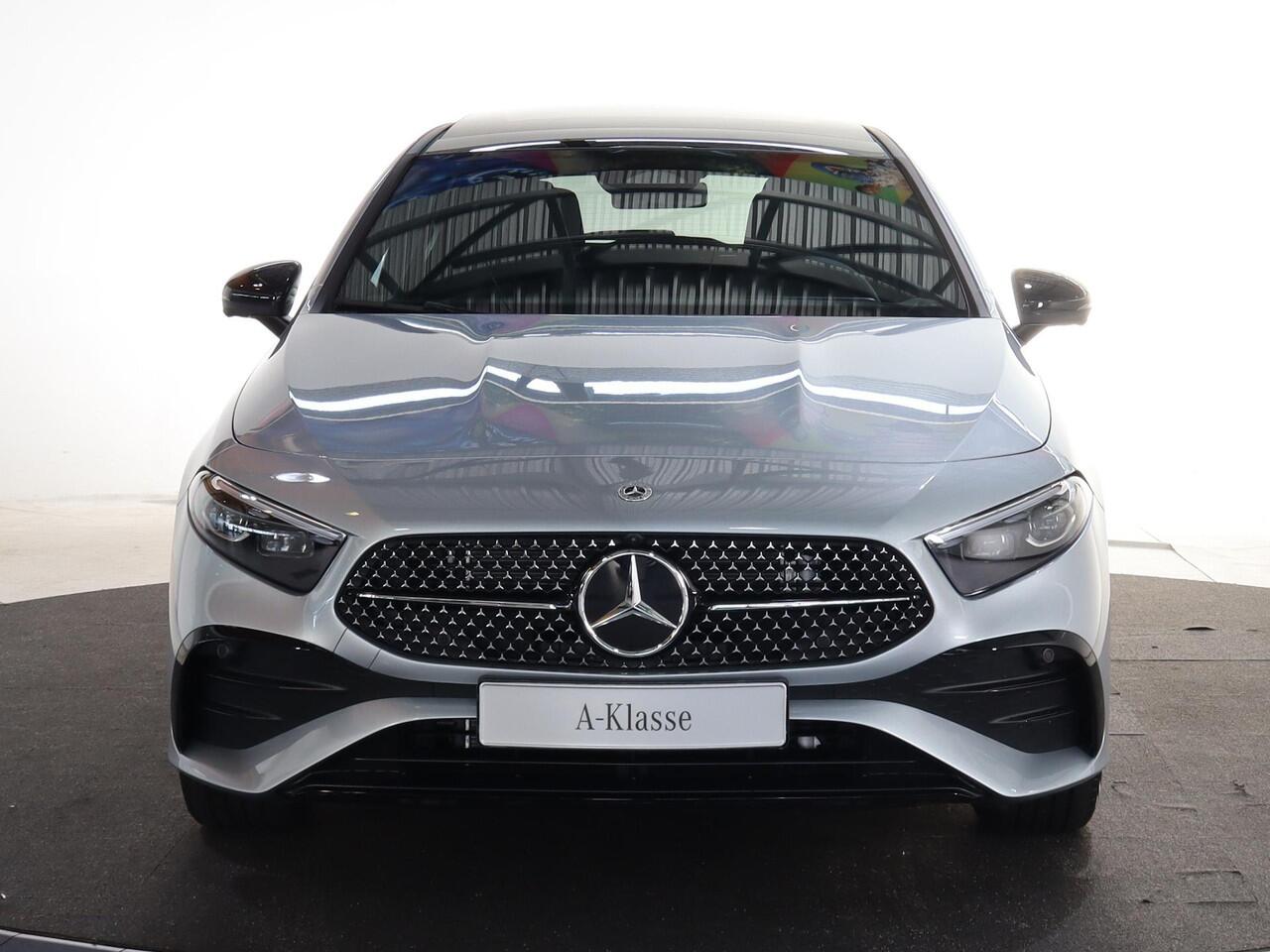 Mercedes-Benz A-KLASSE 250e Business Solution AMG | Panoramaschuifdak | Premium Plus | Head-up display | Dodehoekassistent |