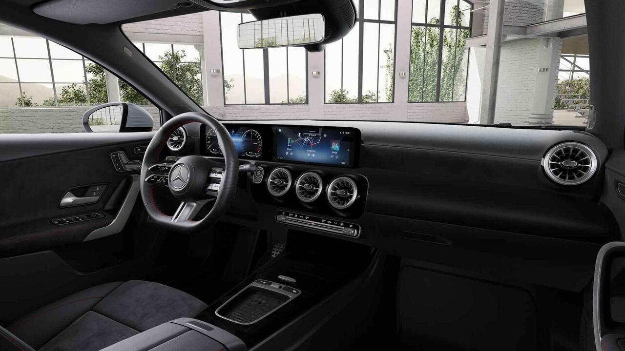 Mercedes-Benz A-KLASSE 250e Business Solution AMG | Panoramaschuifdak | Head-up display | Premium Plus | Stoelverwarming | 360° camera |