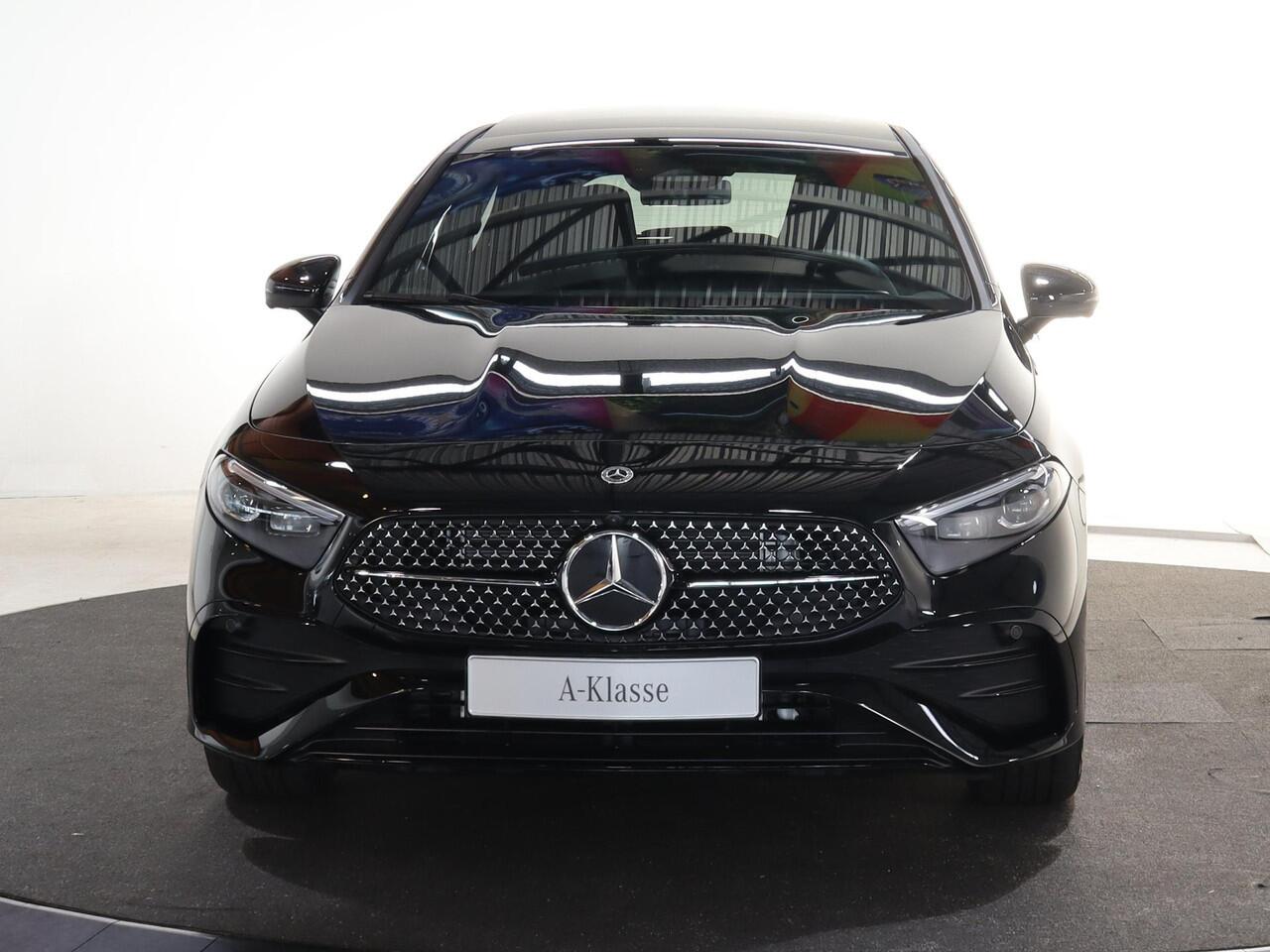 Mercedes-Benz A-KLASSE 250e Business Solution AMG | Panoramaschuifdak | Premium Plus | Head-up display | Dodehoekassistent |