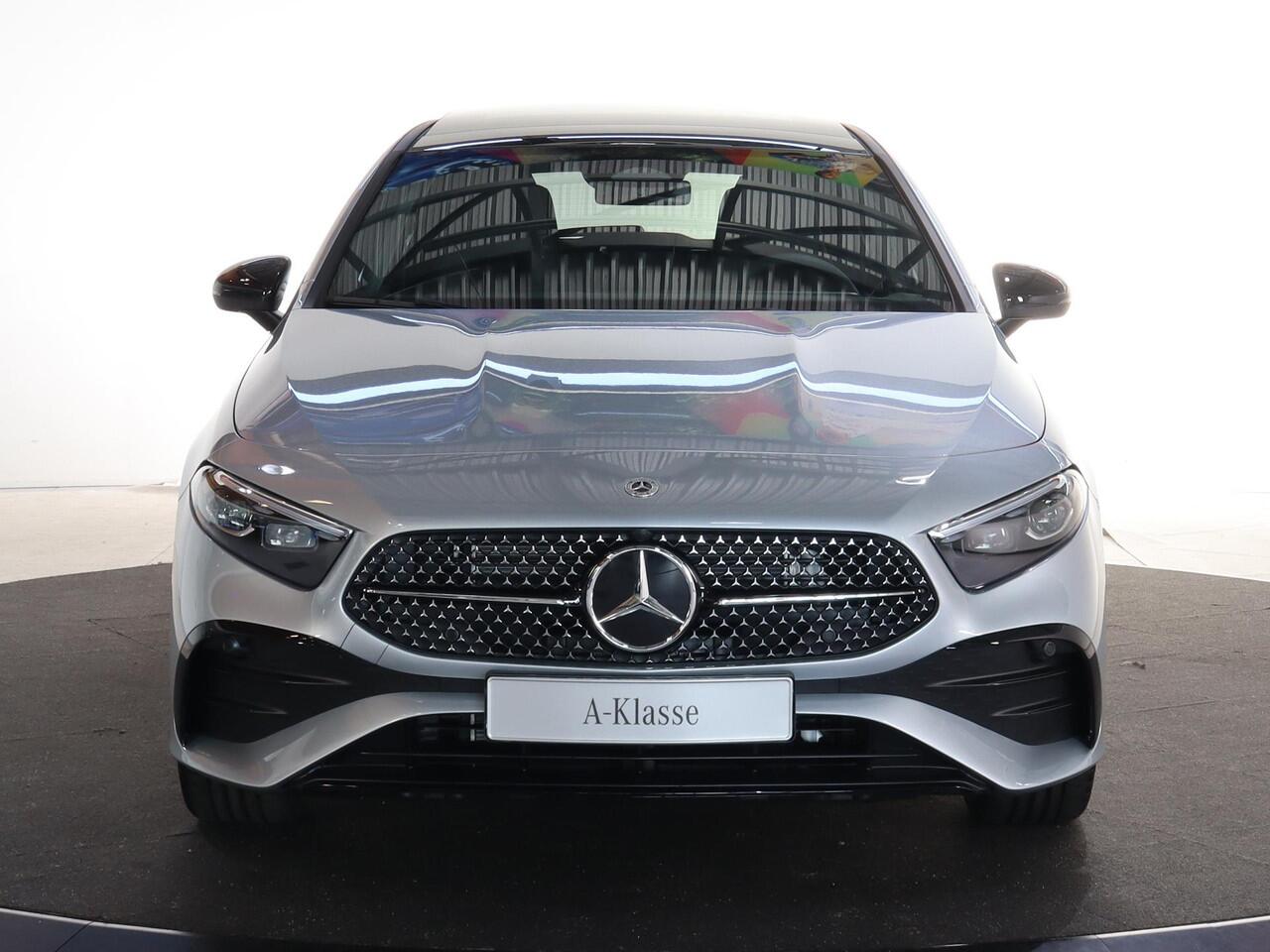 Mercedes-Benz A-KLASSE 250 e Business Solution AMG | Panoramaschuifdak | Stoelverwarming | Achteruitrijcamera | MULTIBEAM LED | Night Pakket |