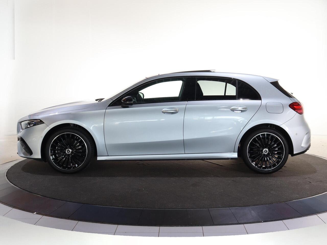 Mercedes-Benz A-KLASSE 250 e Business Solution AMG | Panoramaschuifdak | Stoelverwarming | Achteruitrijcamera | MULTIBEAM LED | Night Pakket |