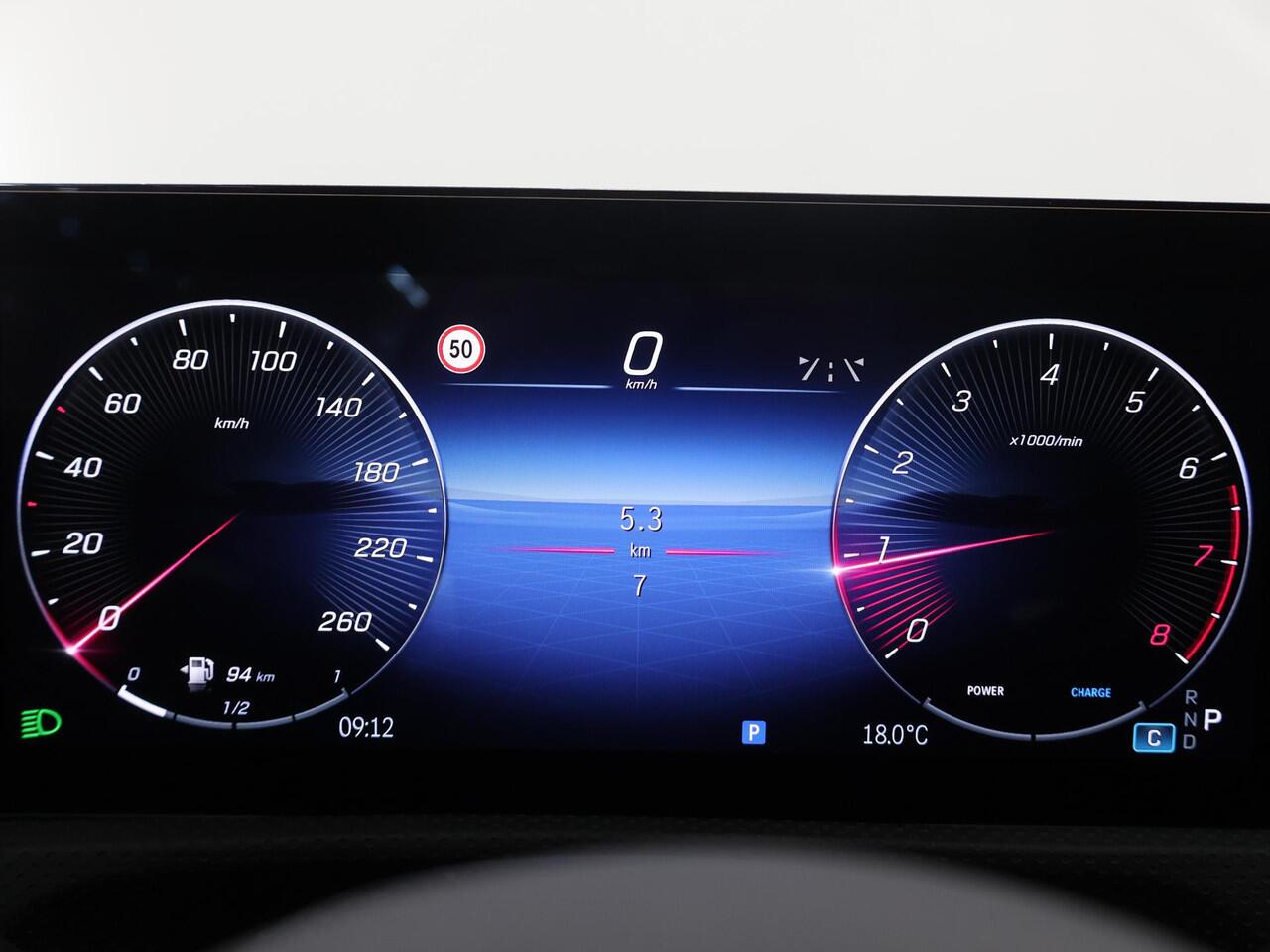 Mercedes-Benz A-KLASSE 180 Business Solution AMG | Panoramaschuifdak | Premium plus | Head-Up | Stoelverwarming | Achteruitrijcamera | MULTIBEAM LED |